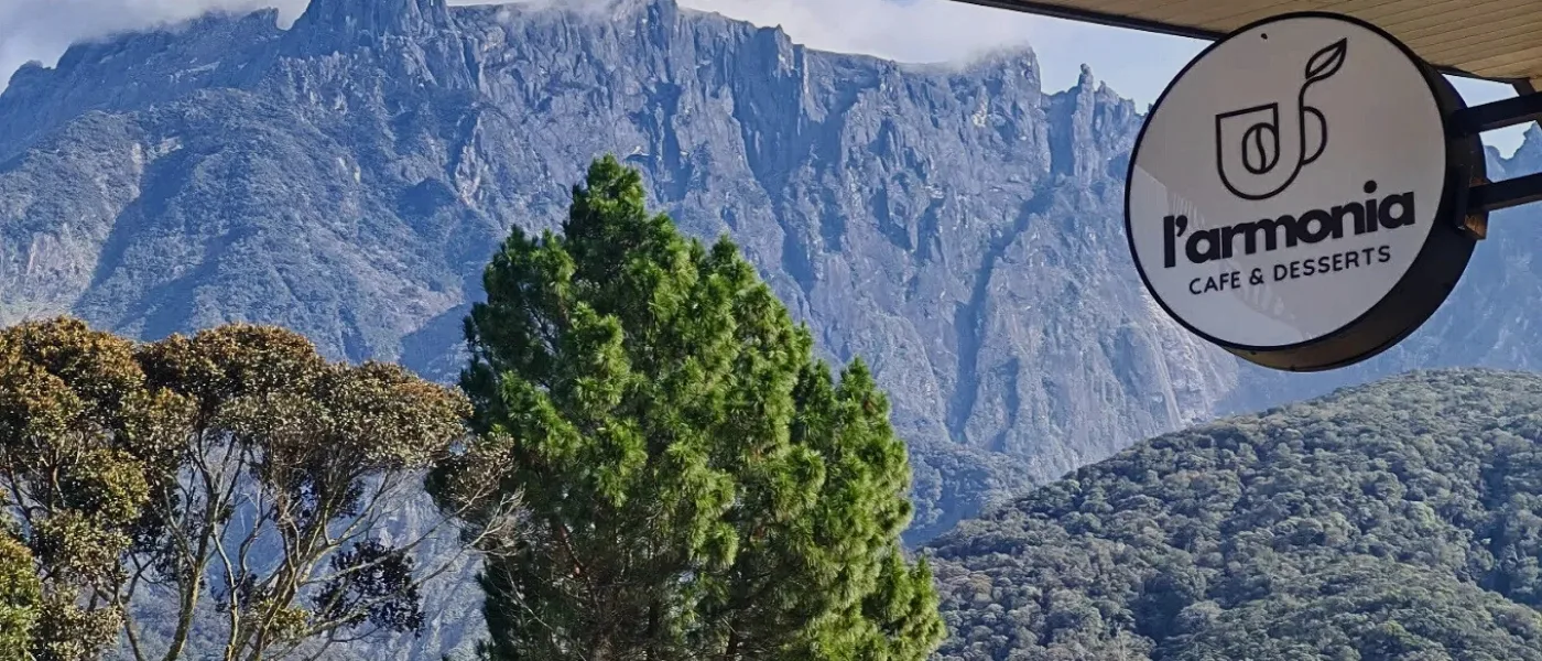 Signage of L’armonia Cafe & Desserts in Kundasang