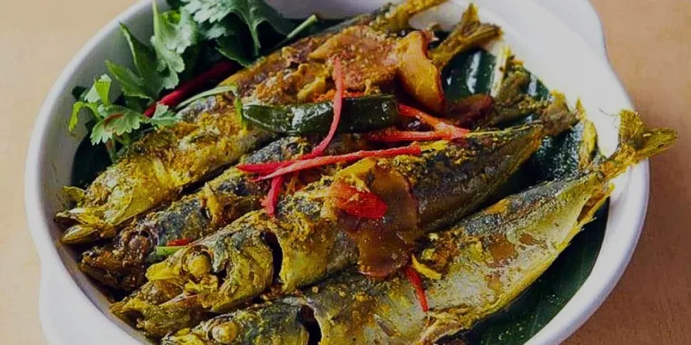 Pinasakan, a traditional Kadazan-Dusun dish from Sabah cooked with fish, bambangan, and local herbs