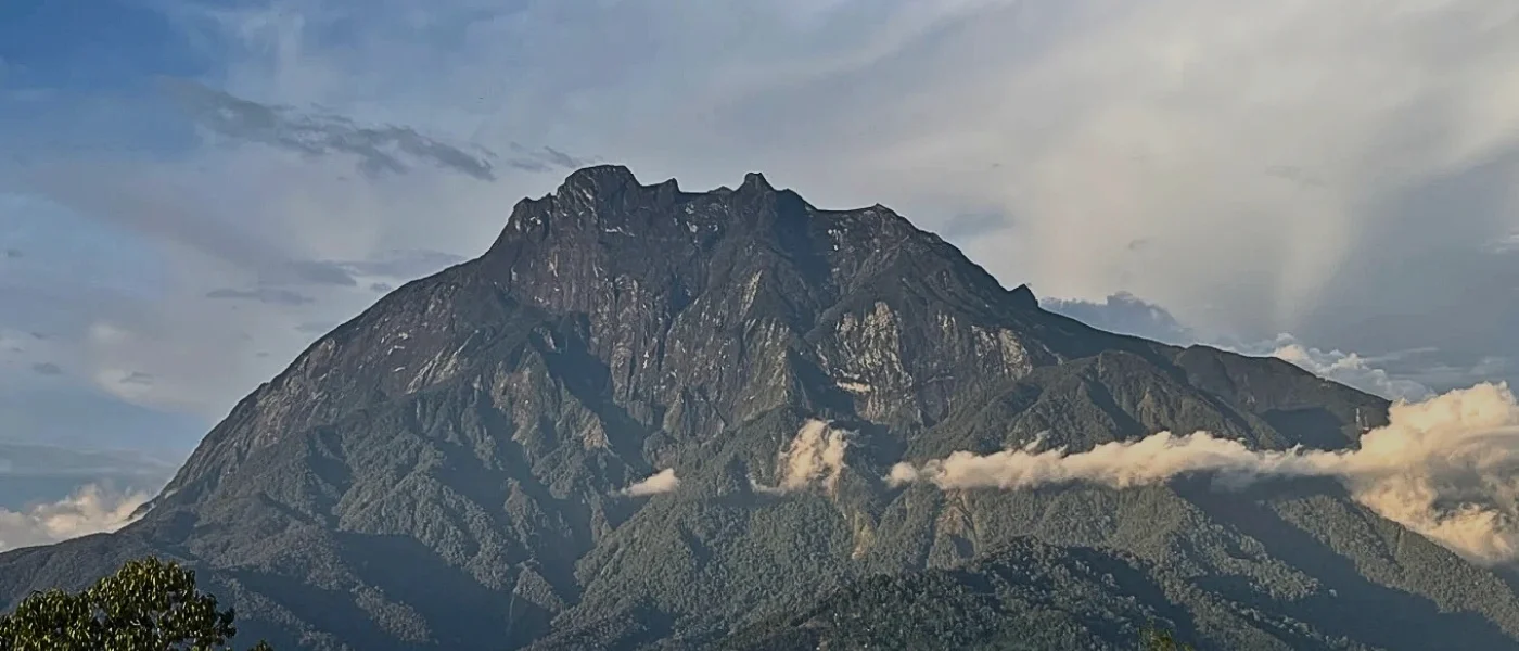 clear view mt kinabalu A crystal-clear view of Mount Kinabalu—typically seen between March and May, the best months for unobstructed mountain views in Kundasang. (Photo by: Eddie Lee)