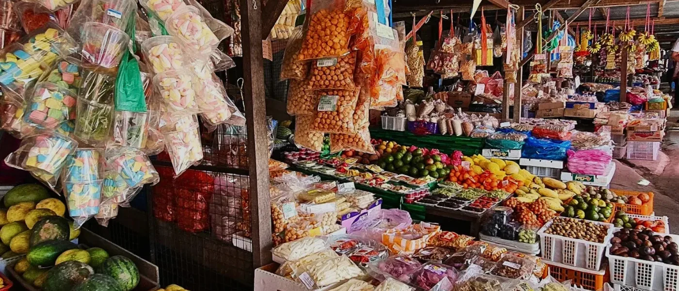 Fresh vegetables, local snacks, and traditional food at Kundasang Market