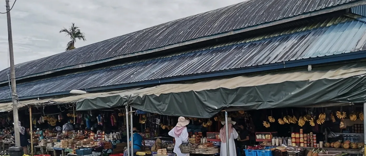 Side view of Pekan Nabalu, a popular market and tourist stop in Kundasang